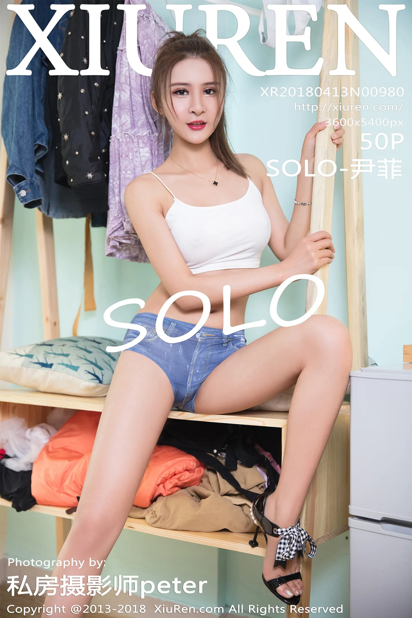 [XiuRen秀人网]No.980_嫩模SOLO-尹菲居家黑色牛仔背带衣真空露美乳火辣诱惑写真50P-秀人网 - XiuRen.Pro